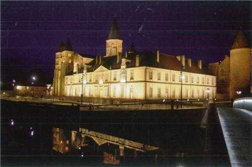 Paray-le-Monial, 71 - Le Cloître et la Basilique du sacré-Coeur